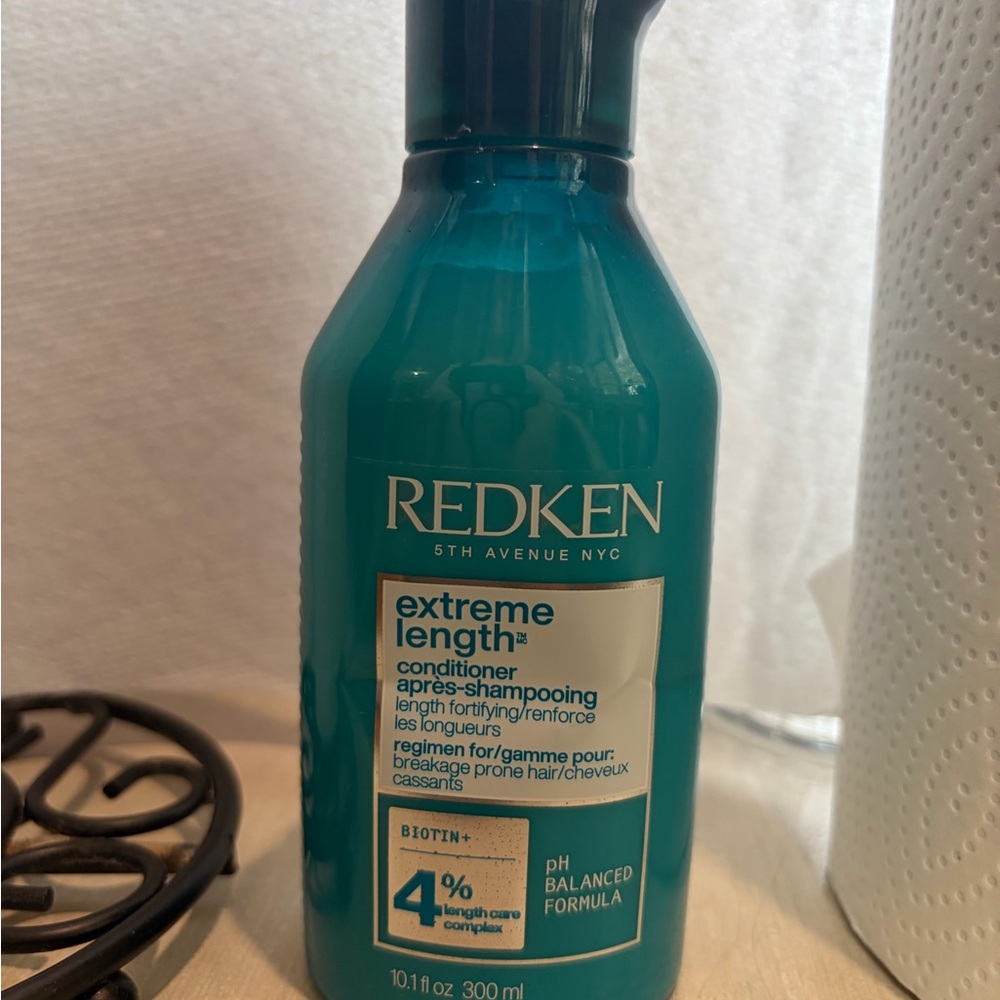 Redken Extreme Length Conditioner in Blue